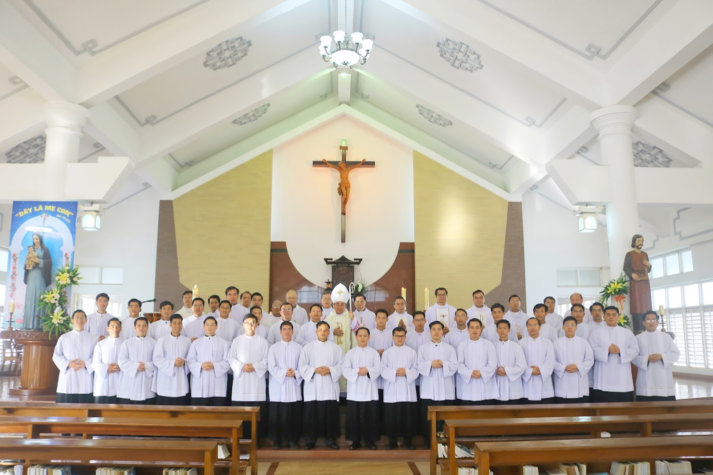 Thánh lễ trao Thừa tác vụ Đọc Sách và Giúp Lễ tại Đại Chủng viện Sao Biển Nha Trang